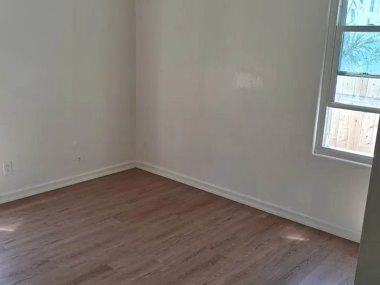 626 Emory St — Photo 14