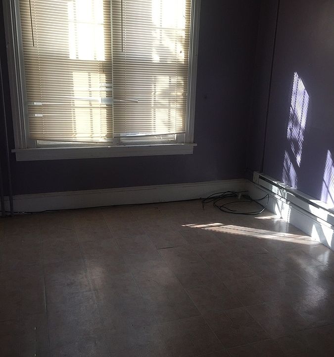 2nd image of 413 S 6th St APT 2
