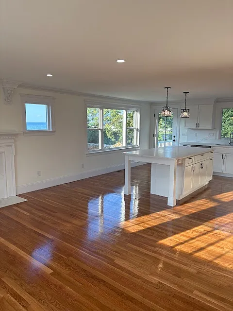4 bed, 2100 sqft, $5,500 — Photo 2