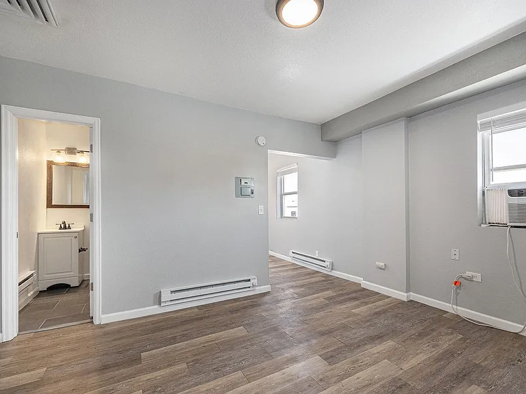 4 W Arkansas Ave — Photo 4