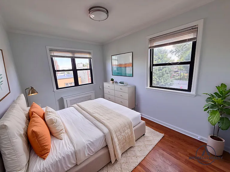 25-40A 36th St #3 — Photo 6