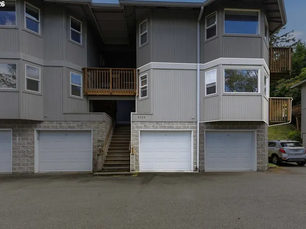 3840 Buccaneer Ln APT A, North Bend, OR 97459