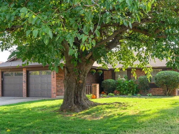 712 Parkhurst Ter, Edmond, OK 73003