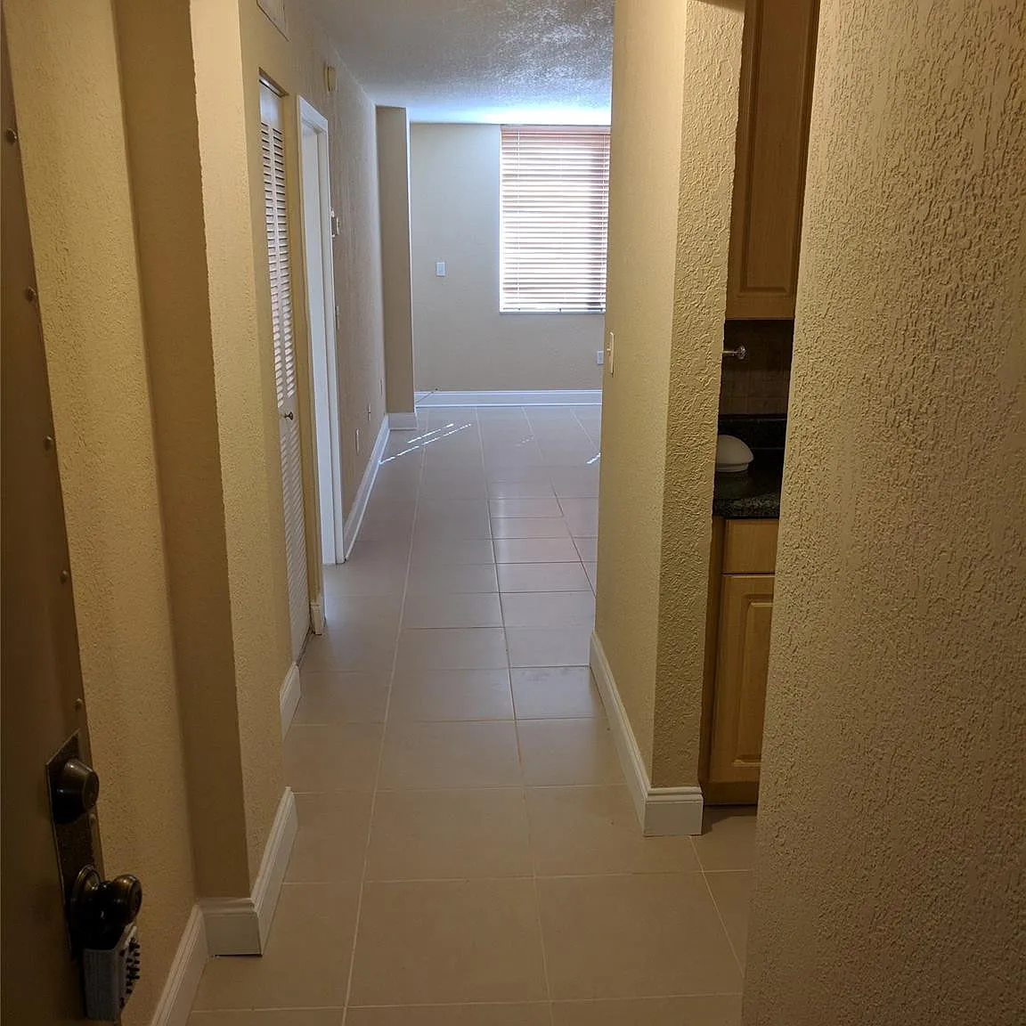 1 bed, 1.5 bath, 820 sqft, $1,650 — Photo 2
