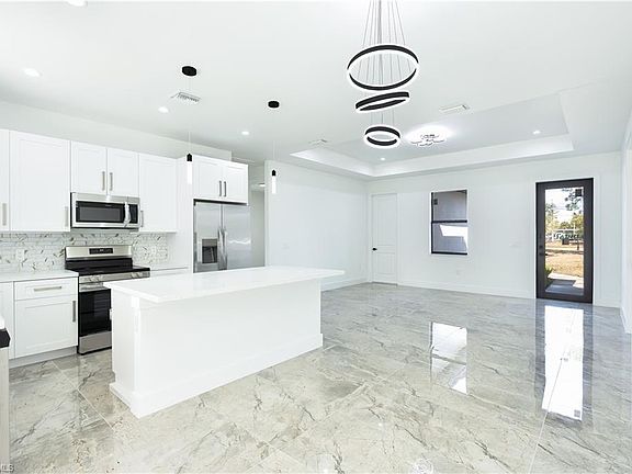 4th image of 2774 56th AVE NE