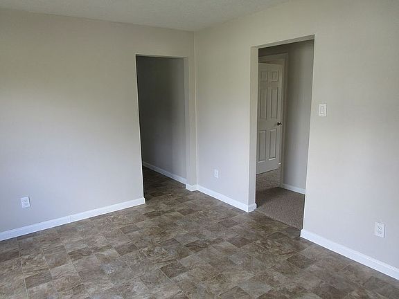 3rd image of 1614 N Travis Ave