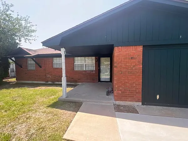 3 bed, 1400 sqft, $1,200 — Photo 1