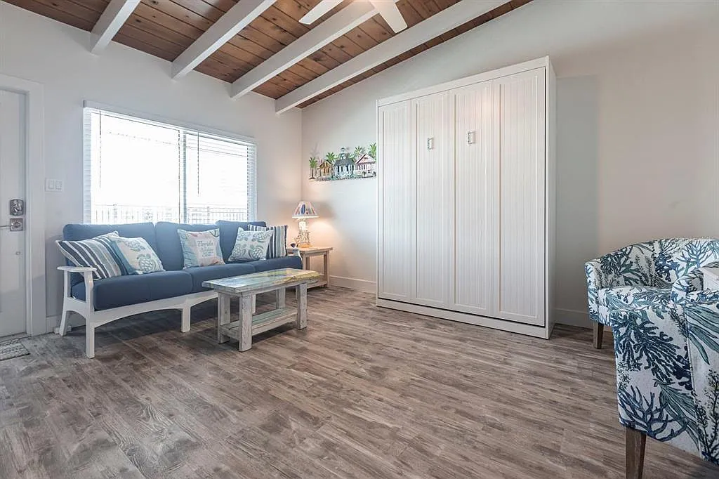 Studio, 1.0 bath, 420 sqft, $5,070 — Photo 3