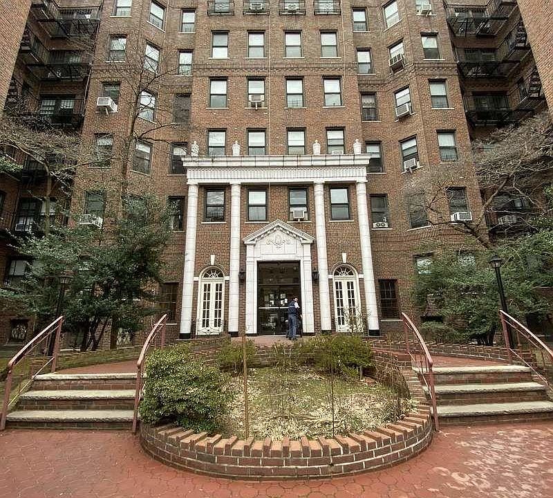 2nd image of 864 Bay Ridge Ave #3B