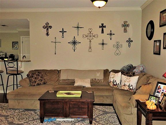 3rd image of 1905 Tanglewood Cir