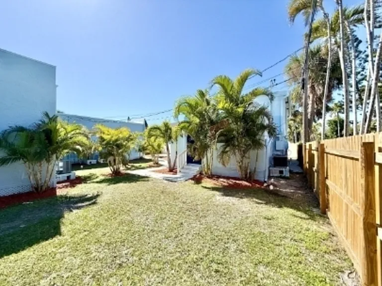 14125 Palm St #4 — Photo 22