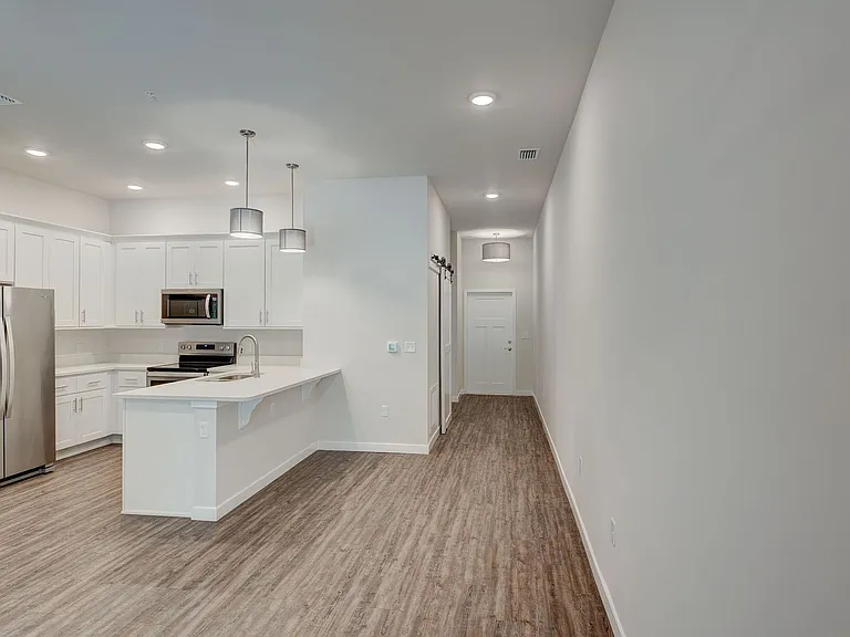 Metro 39 Apartments — Photo 9