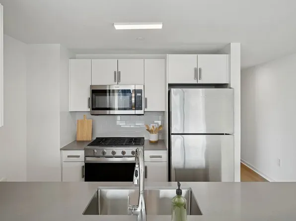 4-75 48th Avenue image 2 of 52