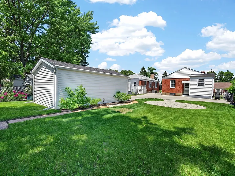 8832 Lawn Ave — Photo 9
