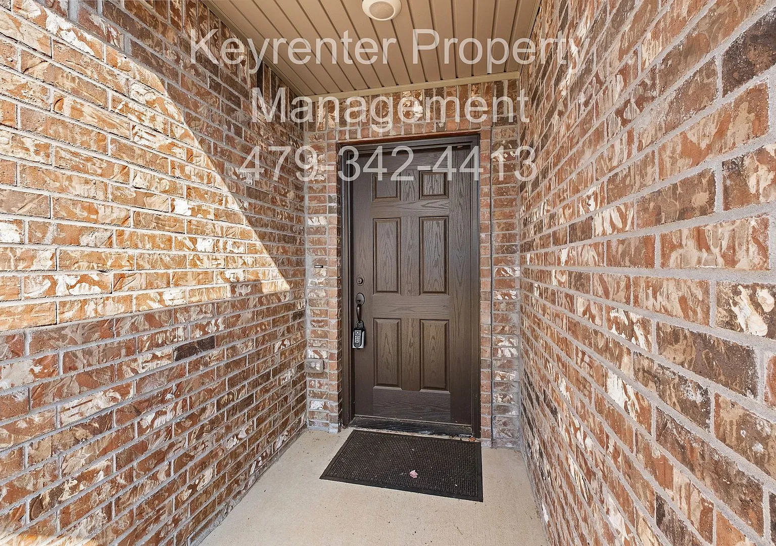 Charming 3 Bedroom, 2 Bath Home with Modern Amenities — Photo 4