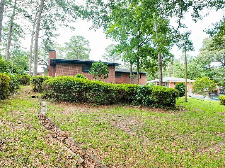 110 Willow Dr — Photo 41