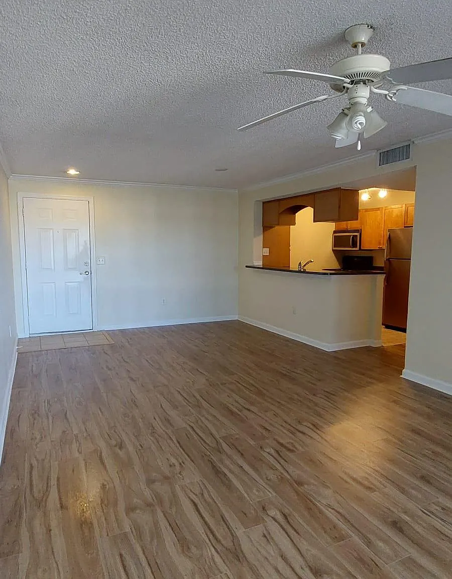 3 bed, 1137 sqft, $2,000 — Photo 4