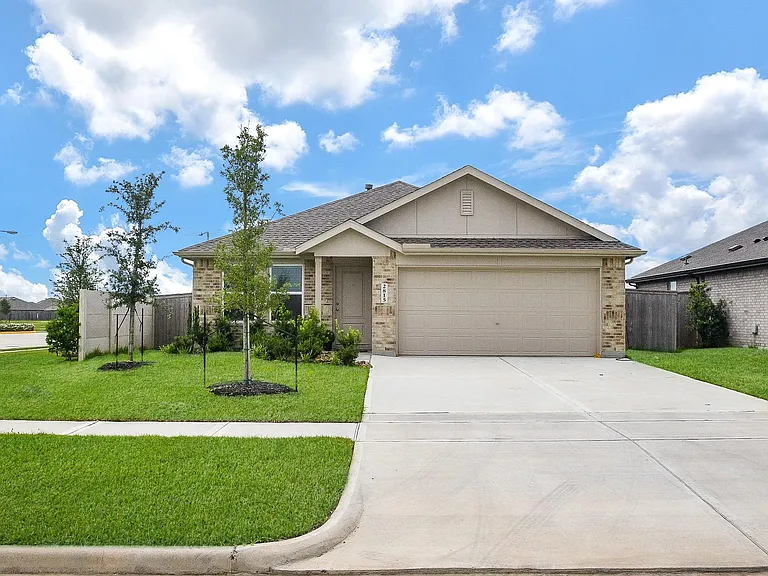 2815 Fountain Woods Dr — Photo 2