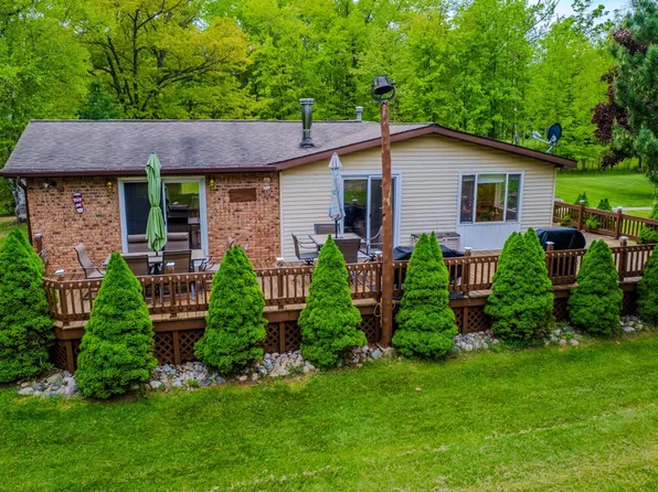 4158 Scotts Ct, Gladwin, MI 48624