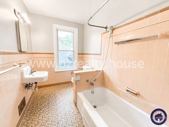 4th image of 837 Colburn St #2