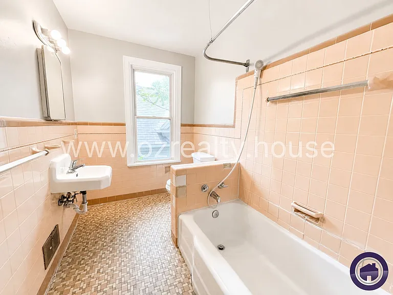 837 Colburn St #2 — Photo 4