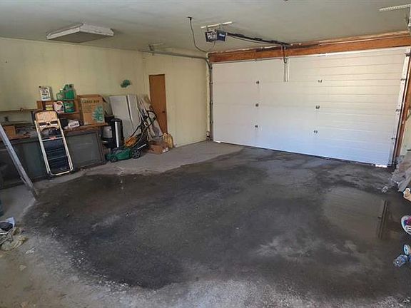 4th image of 235 E Fallswater Rd NE