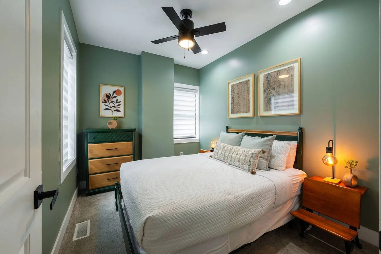3 bed, 2.5 bath, 1776 sqft, $3,813 — Photo 3
