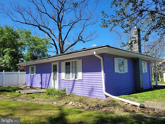 5th image of 512 Roanoke Ave