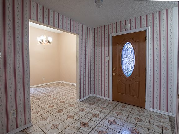 5th image of 607 Azalea Dr