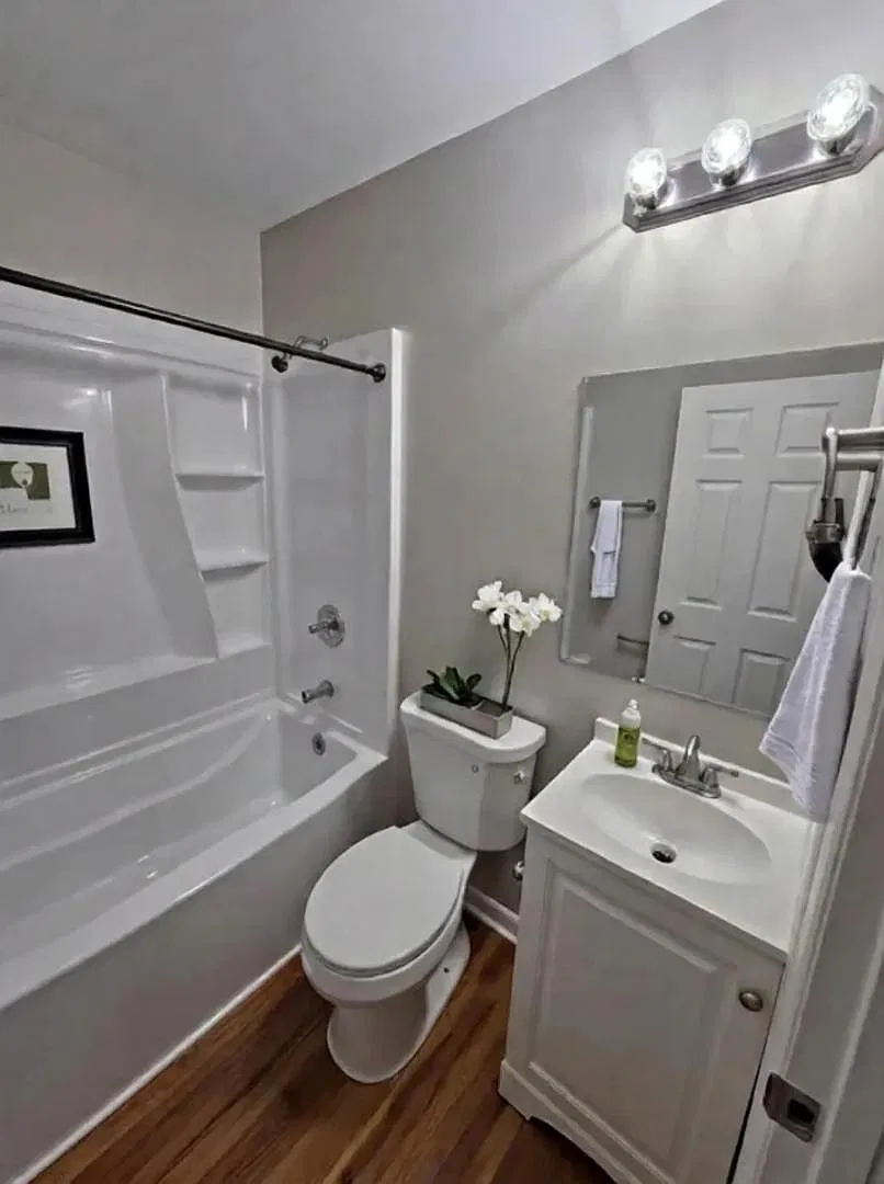 202 Charles Ave — Photo 3