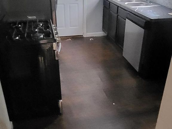3rd image of 15610 Stockbridge Ave