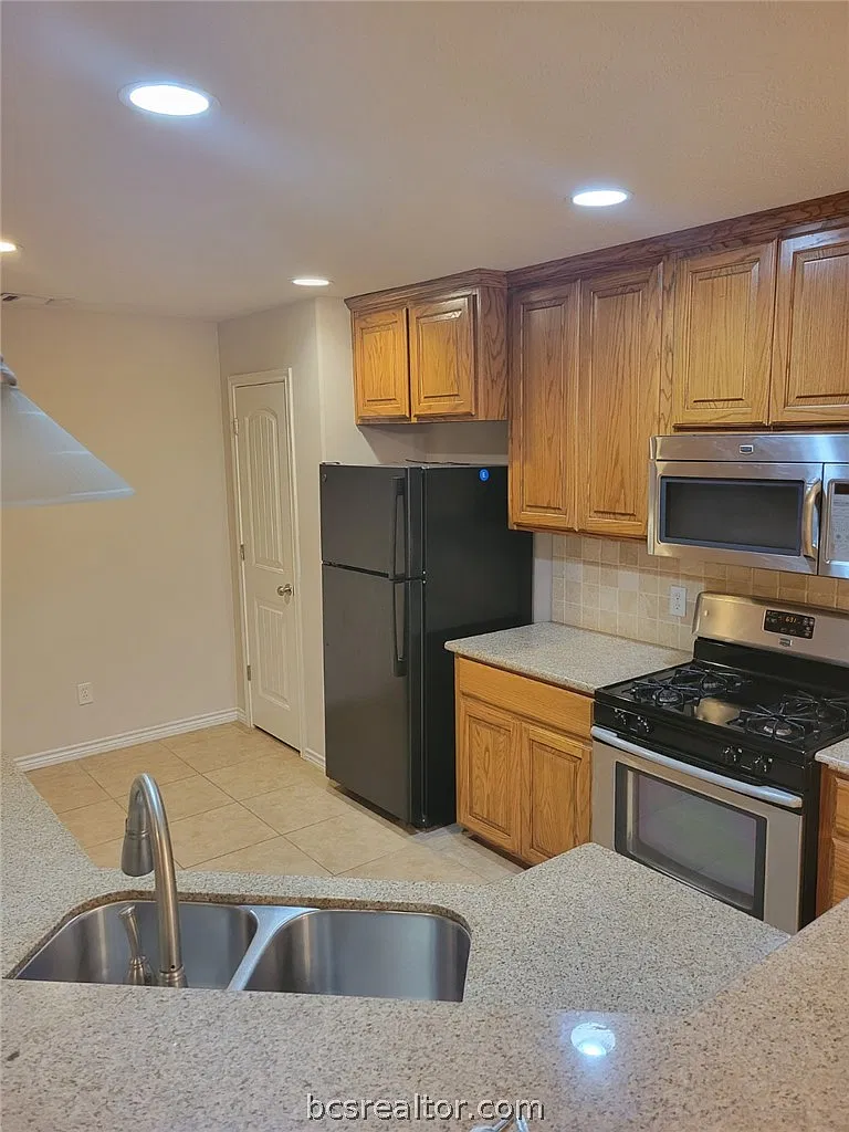3 bed, 1568 sqft, $1,900 — Photo 2