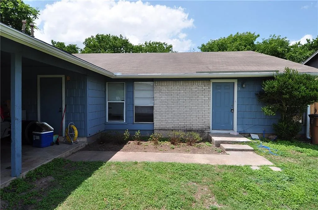 3 bed, 912 sqft, $1,500 — Photo 1