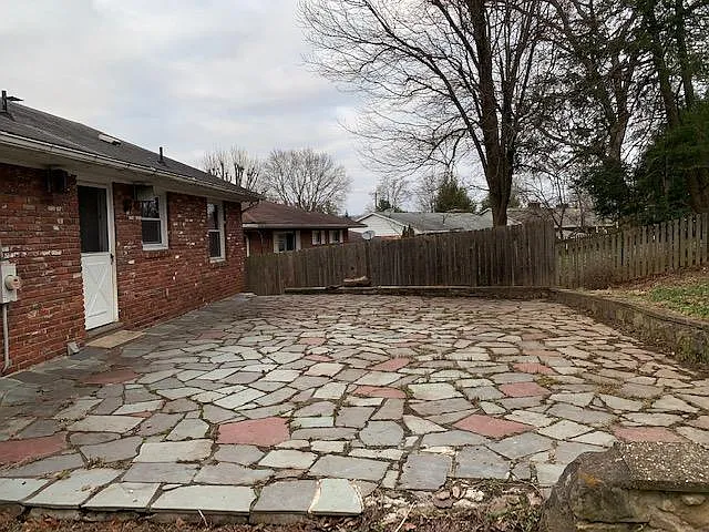 423 McKinley Ave — Photo 2