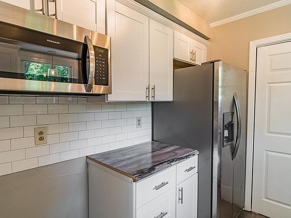 4th image of 502 Ginkgo Dr