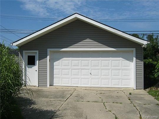 2nd image of 721 Tanglewood Dr