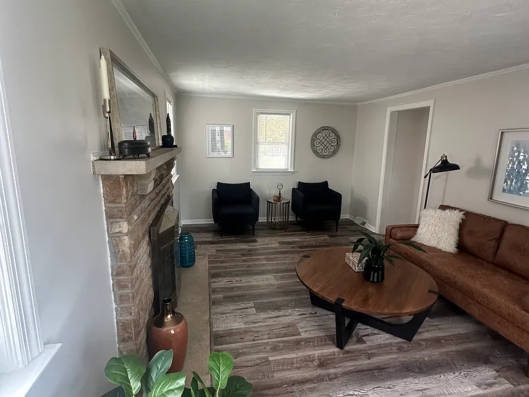 2062 Elmbrook Ln — Photo 24