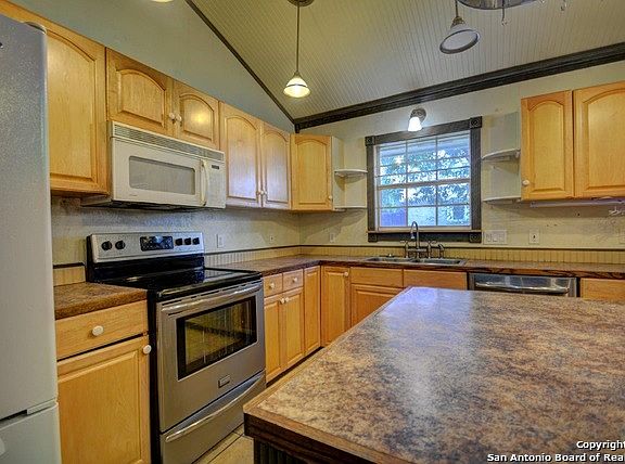 5th image of 1001 Lake Dr N