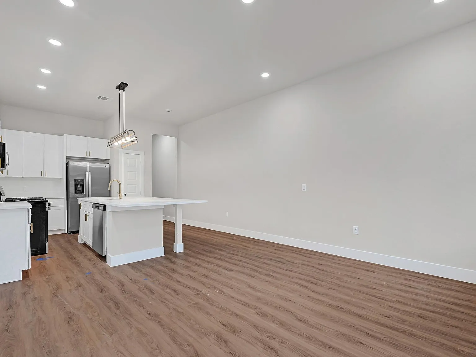 3 bed, 2.0 bath, 1200 sqft, $1,589 — Photo 4