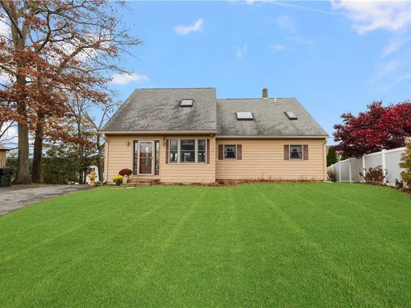3 Ernest St, Webster, MA 01570