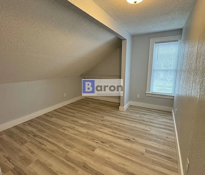 205 E Victoria St — Photo 3