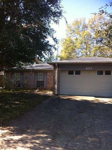 1st image of 203 Hickory Hill Dr