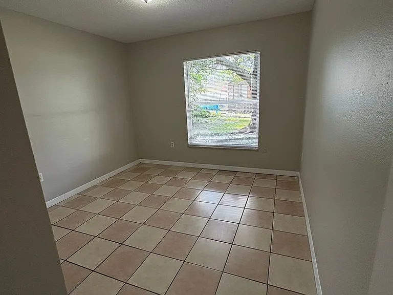 305 Colonade Ct — Photo 17