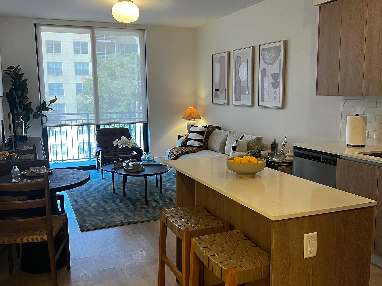 Studio, 578 sqft, $2,050 — Photo 3