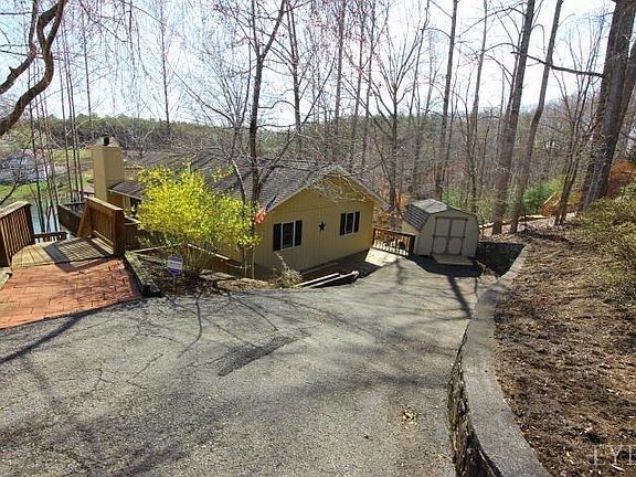 2nd image of 262 Pine Knob Cir