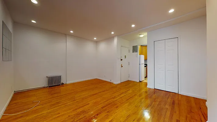 Rented by Bond New York | media 22