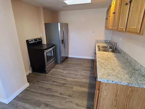 5th image of 663 S Lowell Blvd