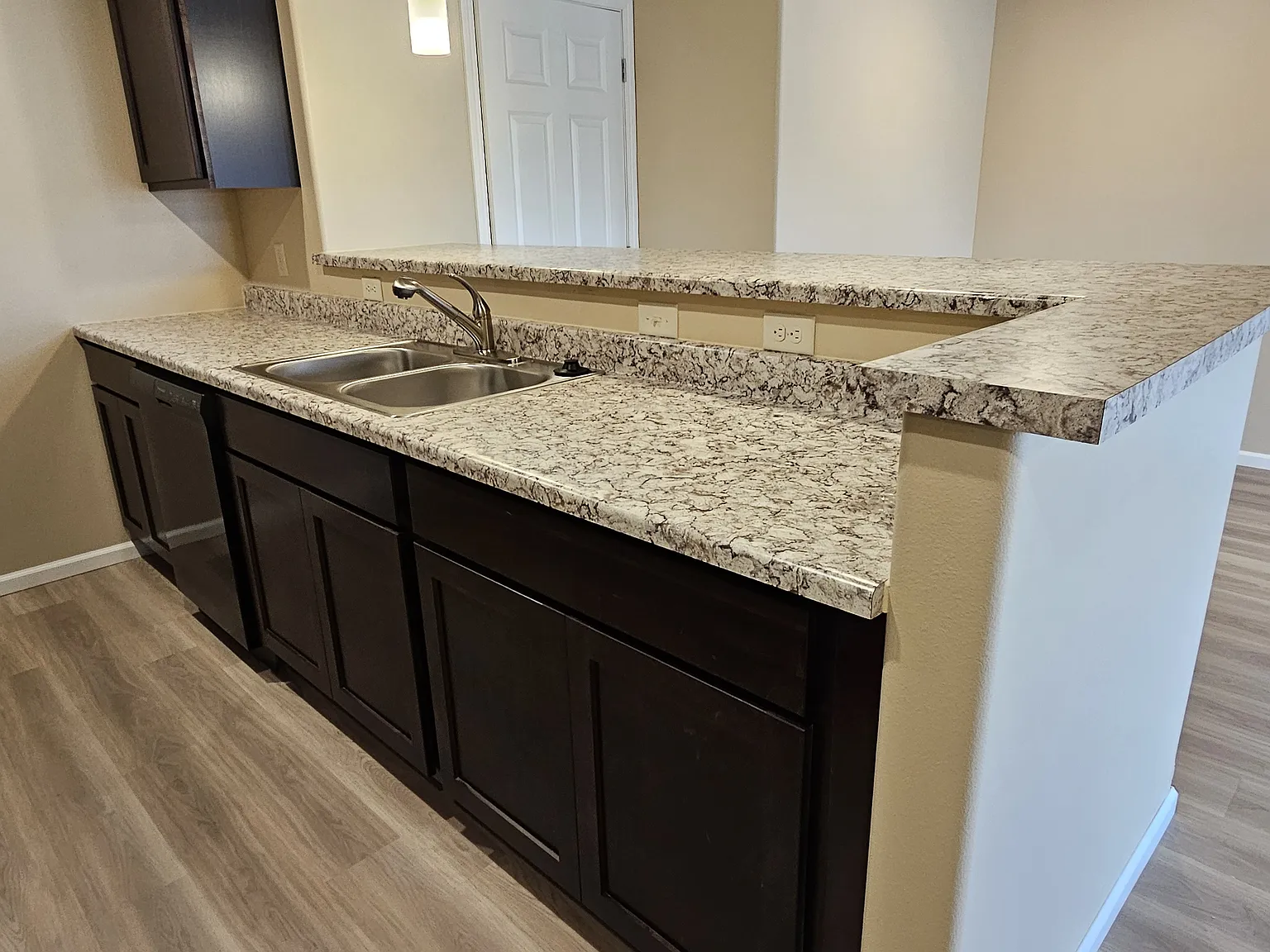 2 bed, 1006 sqft, $1,400 — Photo 3