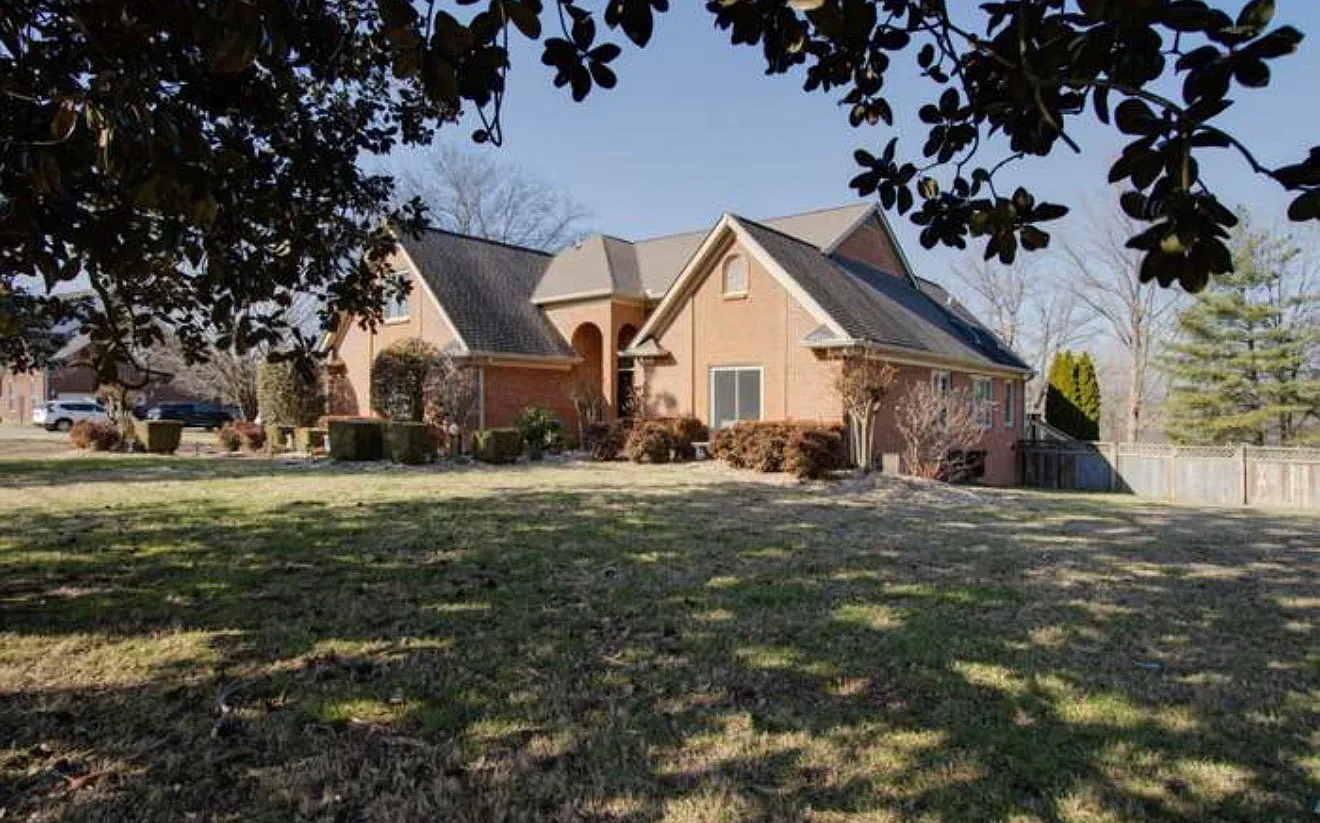 3 bed, 3402 sqft, $5,000 — Photo 1