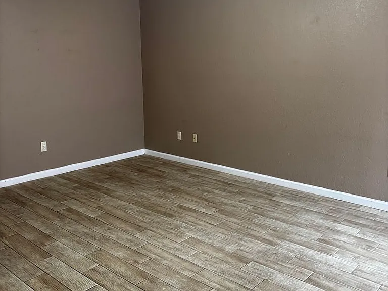 1603 Latourette Ln — Photo 2